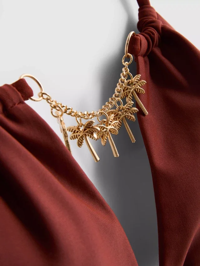 Driehoekige bikinitop met kettingdetail