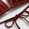 Driehoekige bikinitop met kettingdetail