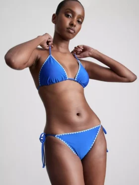 Driehoekige bikinitop met stikdetails