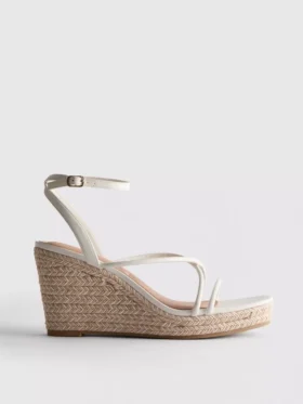 Espadrilles met bandjes en sleehak