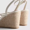 Espadrilles met bandjes en sleehak