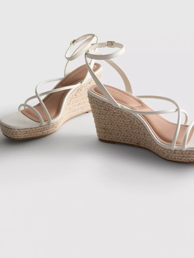 Espadrilles met bandjes en sleehak
