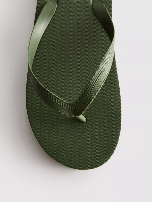 Essentiële teenslippers