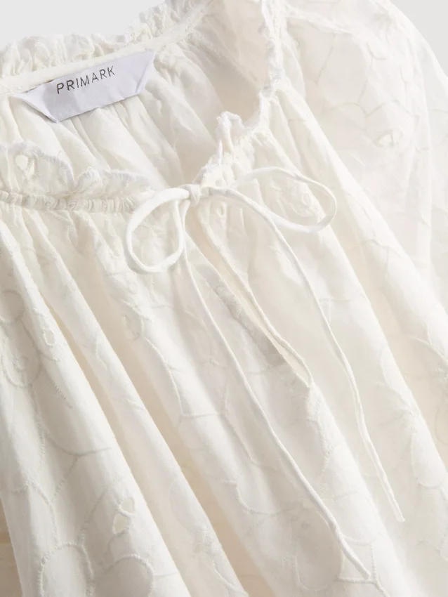 Geborduurde blouse met ballonmouwen