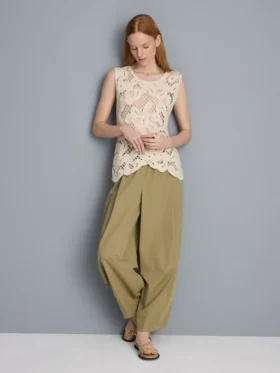 Gebreide asymmetrische gehaakte tanktop