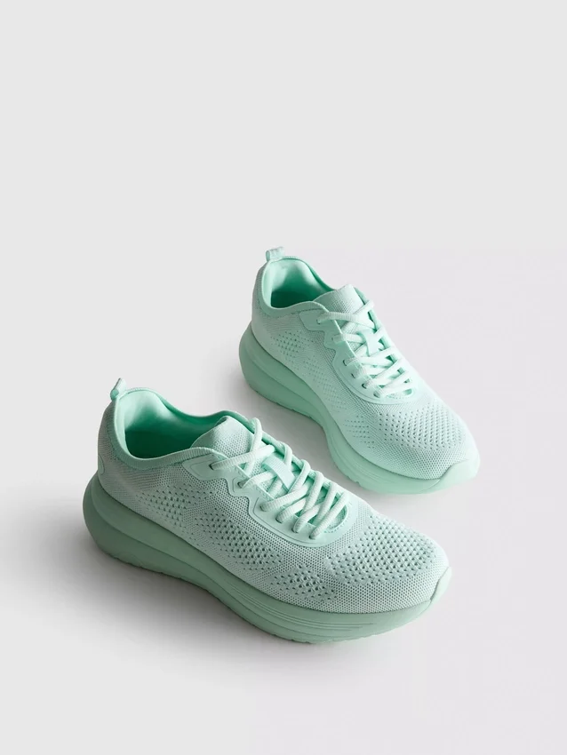 Gebreide sneakers met veters