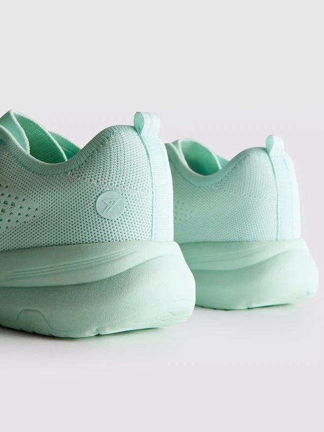 Gebreide sneakers met veters