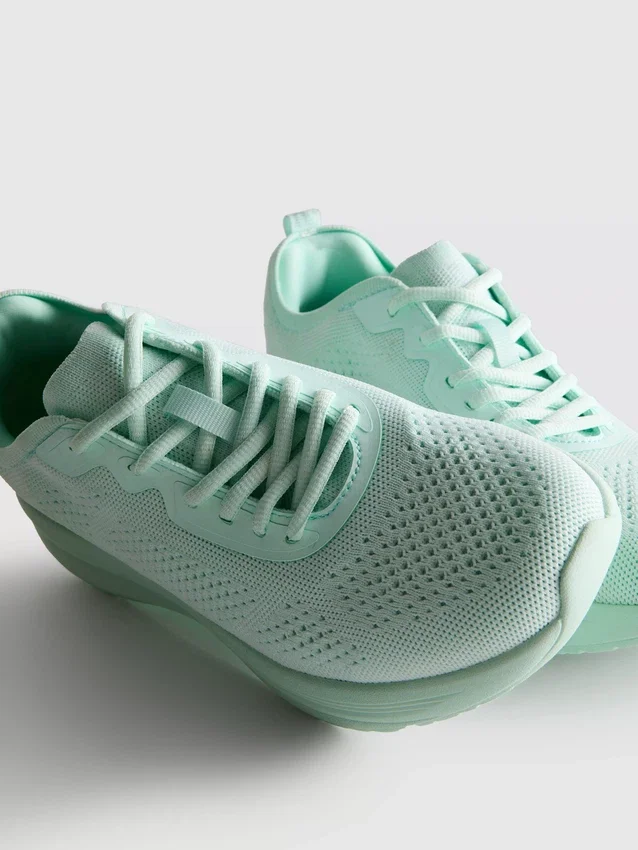 Gebreide sneakers met veters