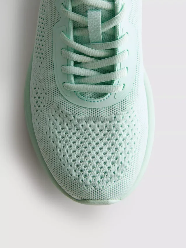 Gebreide sneakers met veters