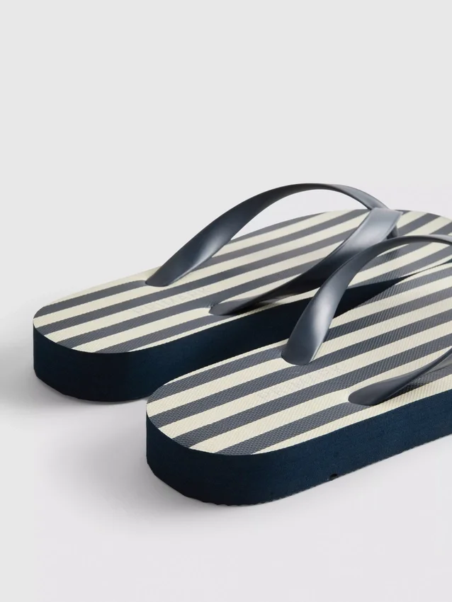Gestreepte platvoetslippers