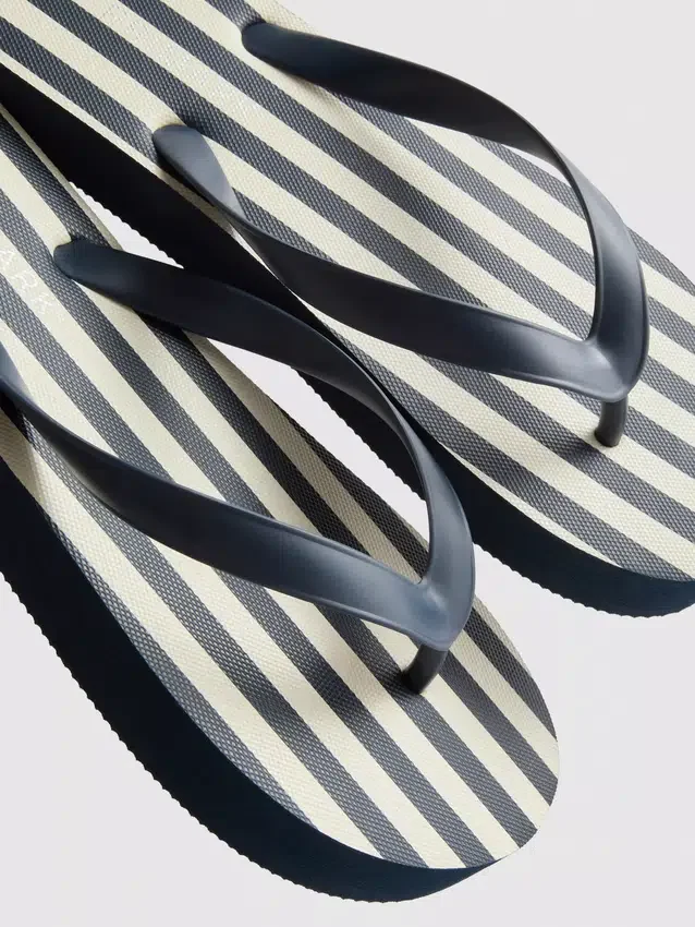 Gestreepte platvoetslippers