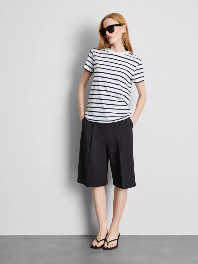 Gestreepte T-shirt met ronde hals en korte mouwen