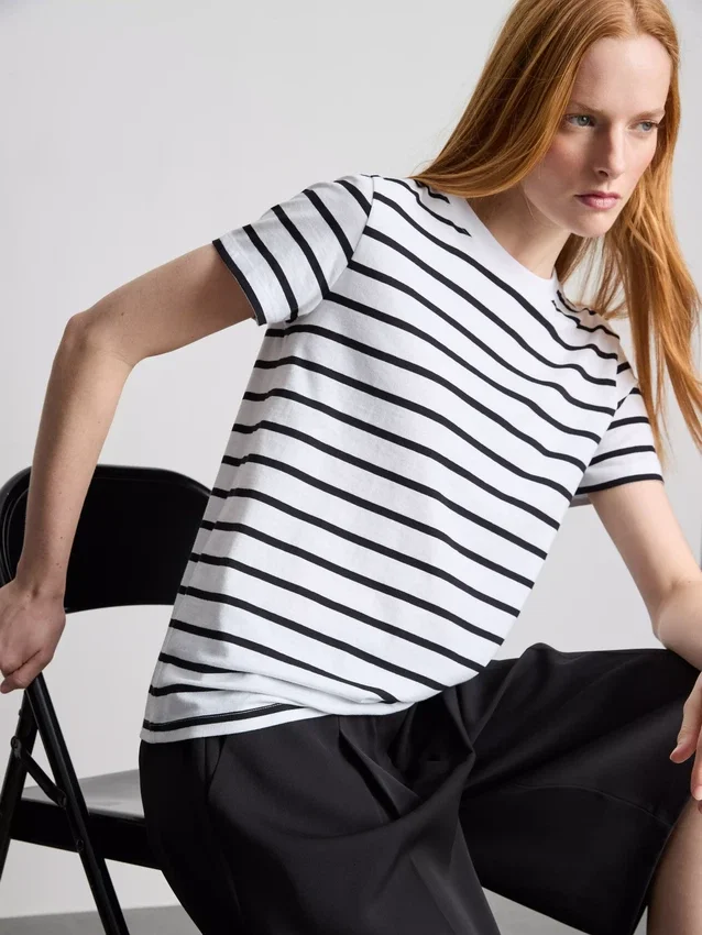 Gestreepte T-shirt met ronde hals en korte mouwen