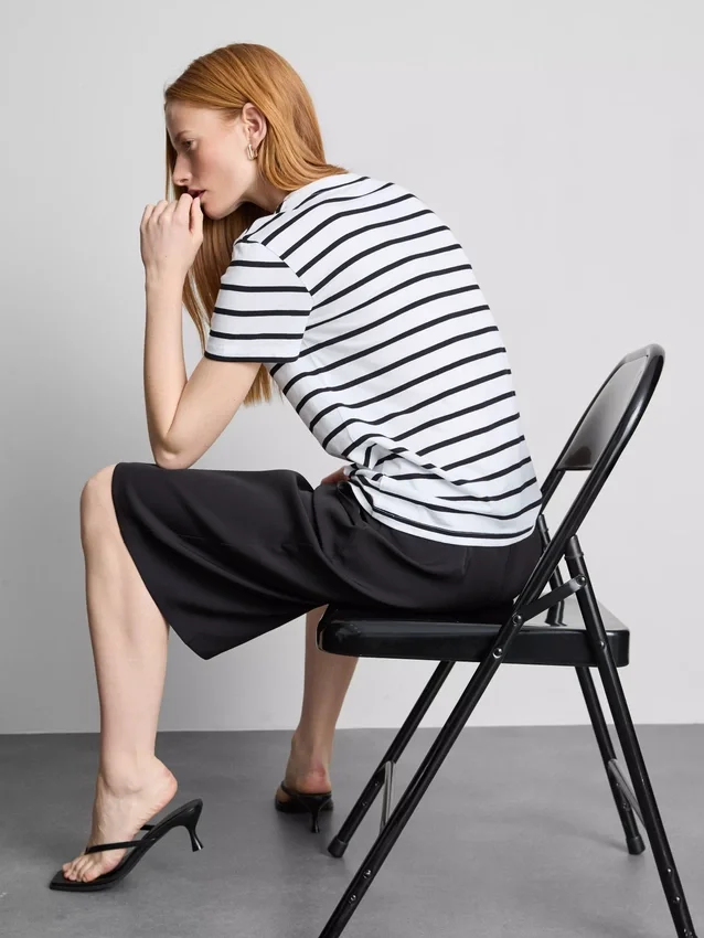 Gestreepte T-shirt met ronde hals en korte mouwen