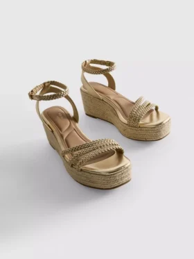 Gevlochten sandalen met sleehak