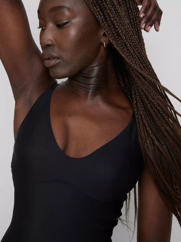 Gevormde, figuurcorrigerende bodysuit