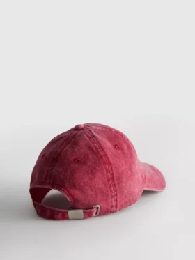 Gewassen geborduurde baseballpet