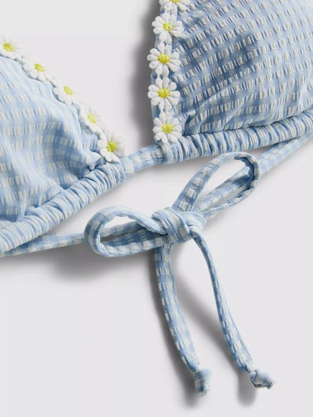 Gingham driehoekige bikinitop met madeliefjesrand
