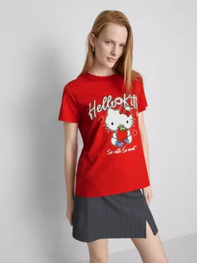Hello Kitty katoenen relaxed T-shirt met aardbeienprint