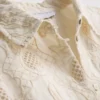 Het Edit-overhemd met geborduurde details en afgeronde zoom