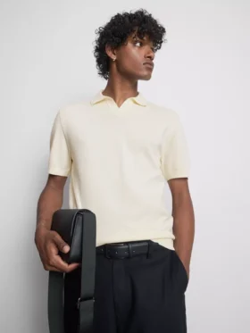 Het gebreide poloshirt van The Edit