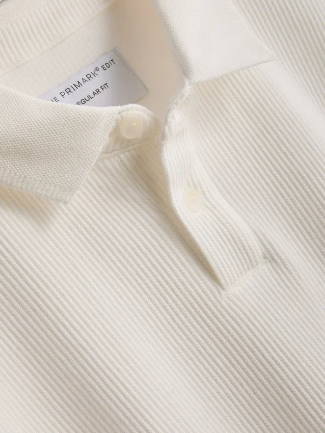 Het geribde poloshirt van The Edit