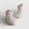 Hooggesloten sneakers met verlichting in de vorm van een eenhoorn