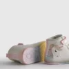 Hooggesloten sneakers met verlichting in de vorm van een eenhoorn