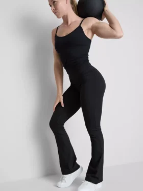 Hooggetailleerde, soepel ondersteunende, uitlopende sportlegging