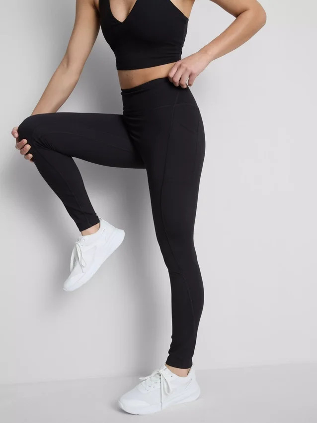 Hooggetailleerde, soepele sportlegging met ondersteuning