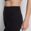 Hooggetailleerde, soepele sportlegging met ondersteuning