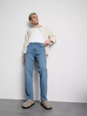 Jeans met rechte pijpen en middelhoge taille