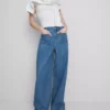 Jeans met wijde pijpen en zakken aan de voorkant