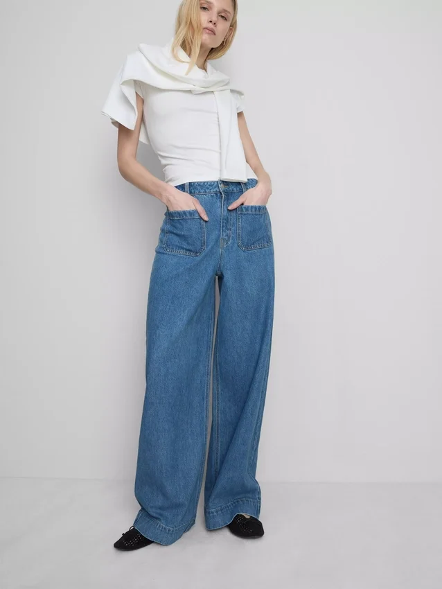 Jeans met wijde pijpen en zakken aan de voorkant