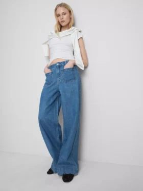 Jeans met wijde pijpen en zakken aan de voorkant