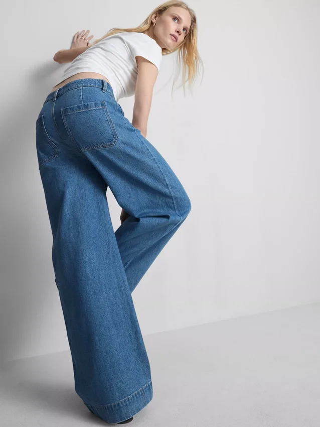 Jeans met wijde pijpen en zakken aan de voorkant