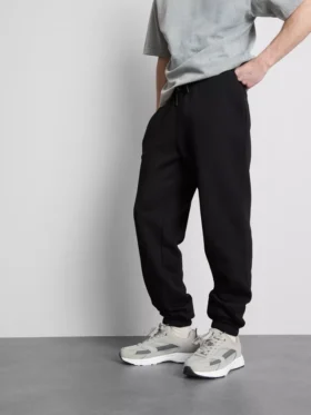 Joggingbroek met elastische tailleband en omgeslagen pijpen