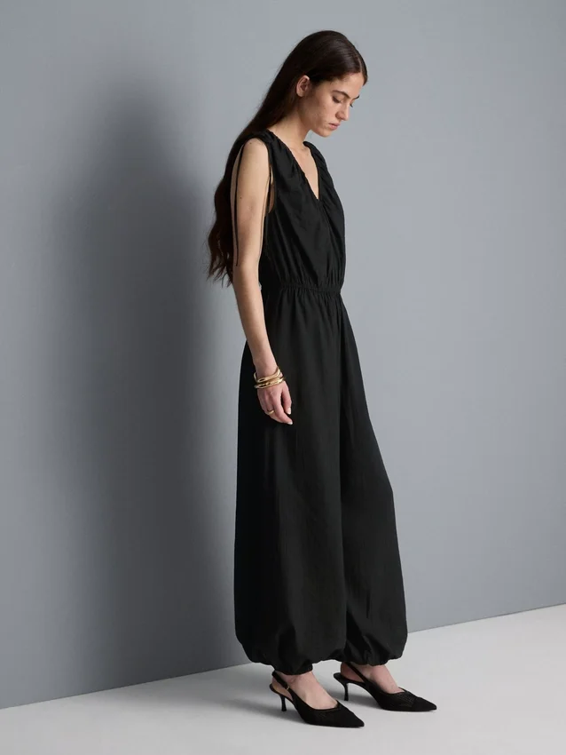 Jumpsuit met V-hals en ballonpijpen