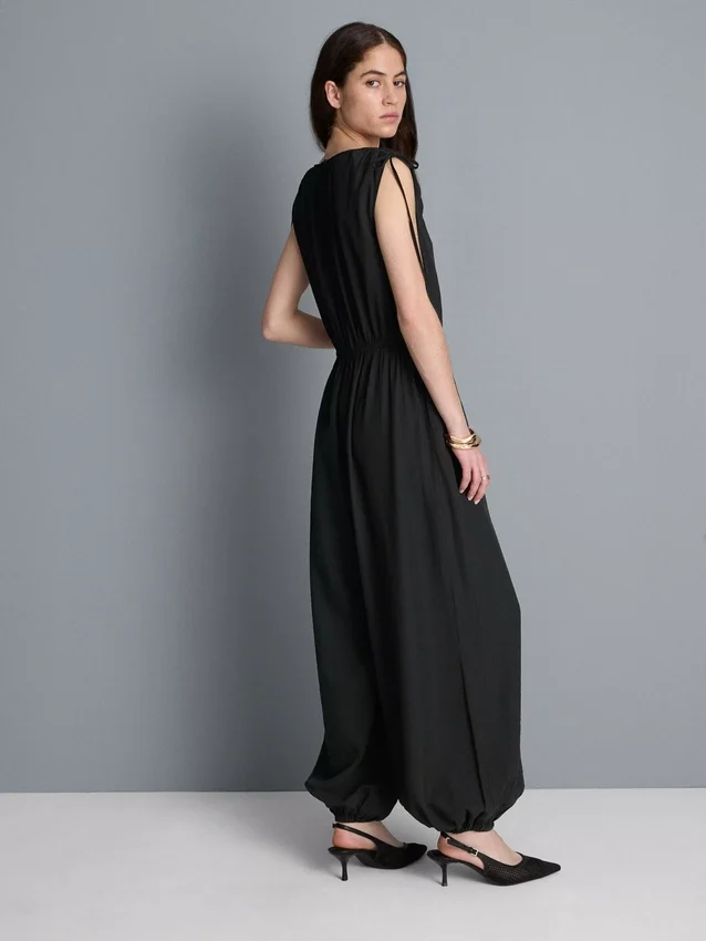 Jumpsuit met V-hals en ballonpijpen