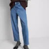 Katoenen denim jeans met hoge taille en taps toelopende pijpen