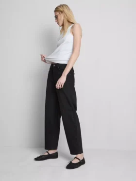 Katoenen denim jeans met hoge taille en taps toelopende pijpen