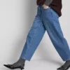 Katoenen denim jeans met hoge taille en taps toelopende pijpen