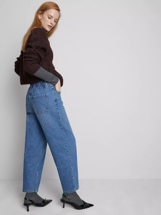 Katoenen denim jeans met hoge taille en taps toelopende pijpen