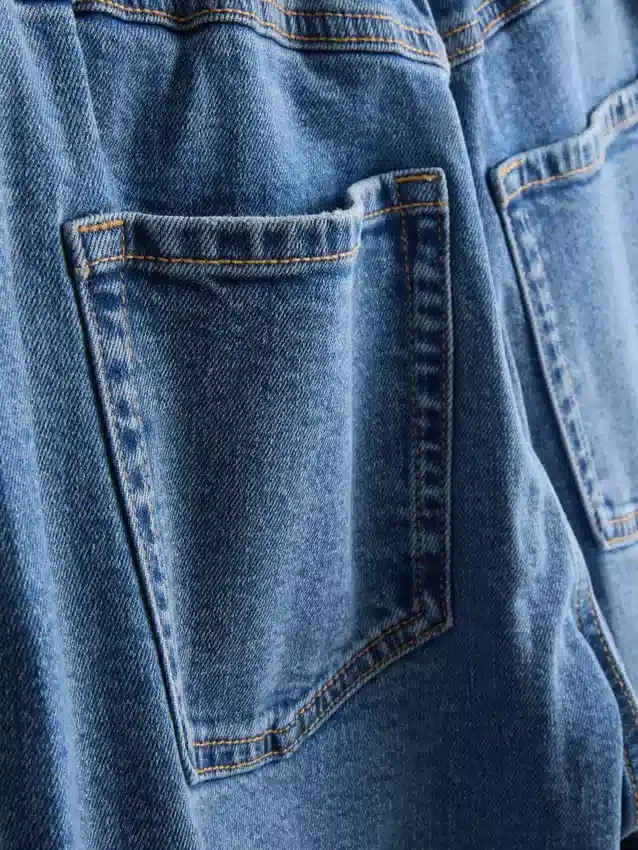 Katoenen denim jeans met hoge taille en taps toelopende pijpen