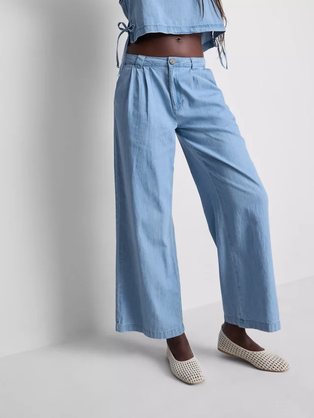 Katoenen denim jeans met plooien en wijde pijpen