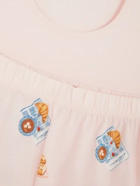 Katoenen hemdje, korte pyjama’s