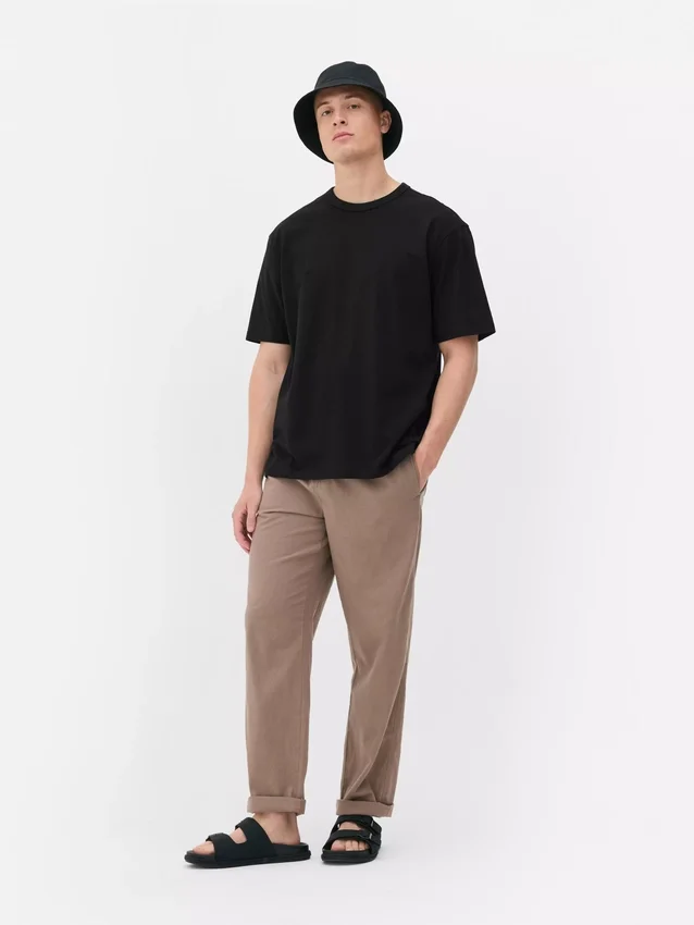 Katoenen T-shirt met omgezoomde hals en relaxte pasvorm