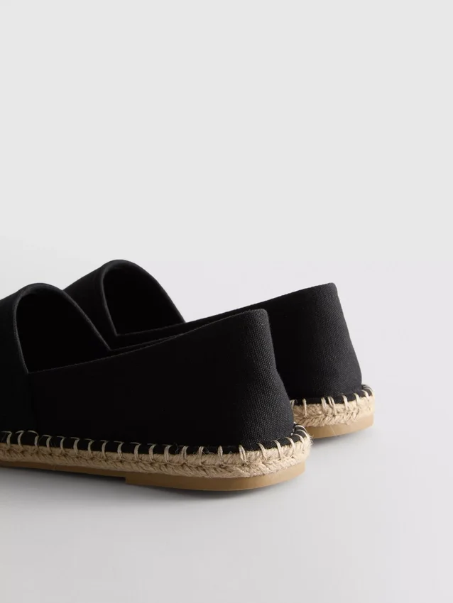 Klassieke espadrilles van canvas