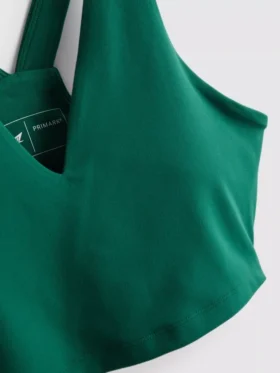 Kort sportshirt met V-hals