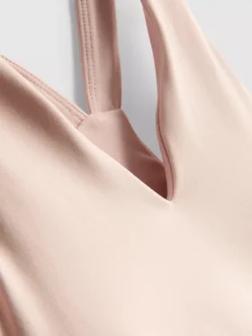 Kort sportshirt met V-hals